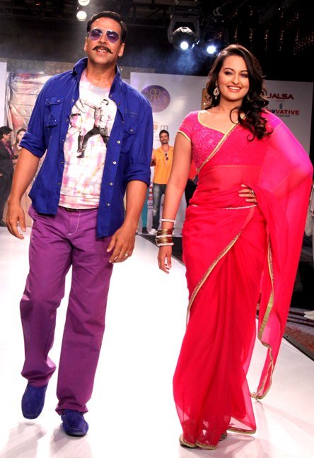 Akshay Kumar and Sonakshi Sinha came on final day of Rajasthan Fashion week at Jaipur Marriott