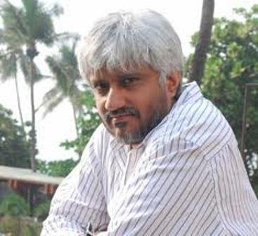 Director Vikram Bhatt lends his voice for Raaz 3