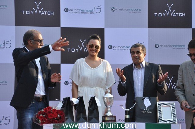 SONAKSHI SINHA AND MILAN LUTHRIA BRING BOLLYWOOD GLAMOUR TO THE  METROMOTORS AUTOHANGER SIR HM MEHTA TROPHY  AT THE RACECOURSE