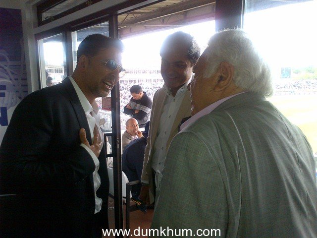 Akshay Kumar meets Farokh Engineer at the India-Pak match in Birmingham