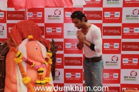 Indian Actor Prateik Babbar visited 92.7 Big FM’s Big Green Ganesha pandal