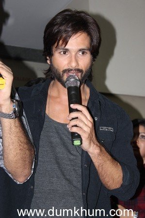 Shahid and Sonakshi visit Mithibai college for the promotion R…Rajkumar’s