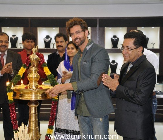 ~Superstar Hrithik Roshan inaugurated two Joyalukkas showrooms in Mulund & Vashi !
