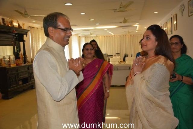 Rani Mukerji was felicitated by Chief Minister of Madhya Pradesh, Shivraj Singh Chouhan.