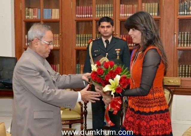 Pranab Mukherjee congratulates Dr. Sunita Dube for her initiative ‘Save The Girl Child’.