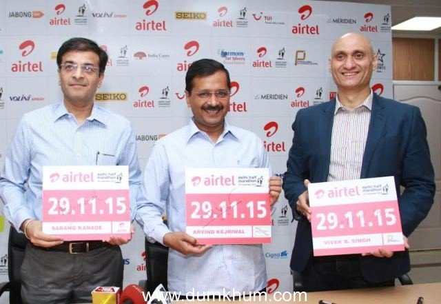 Hon’ble Chief Minister of Delhi and Chief Patron of the event Shri Arvind Kejriwal signed the first registration form to launch registrations for the Airtel Delhi Half Marathon 2015