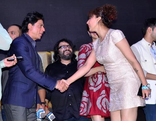 1. Shahrukh Khan with DJ & Actor Shilpi Sharma _