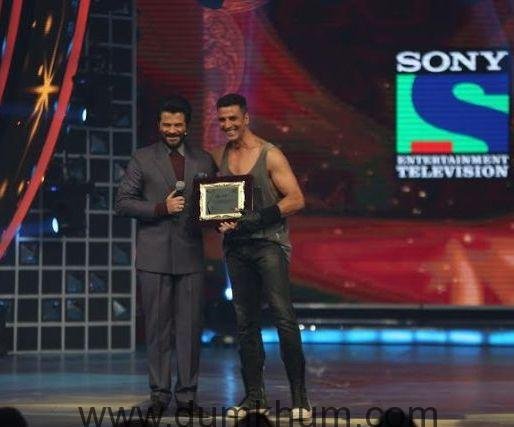 Anil Kapoor presents special tribute to action superstar Akshay Kumar at Renault Sony Guild Film Awards.