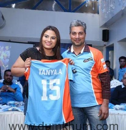 Tanya Abrol (Chak De India Fame) & V ... Anmol Ratn Team & Jersey launch.