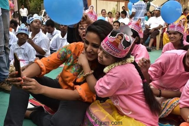 Lalbaugchi Rani - Played with Special Children-
