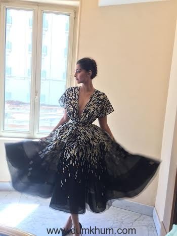 Sonam Kapoor in Ralph and Russo at Cannes Film Festival-01
