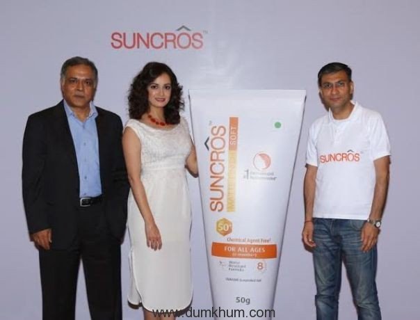 Mr Subodh Marwah, Business Head - Global Consumer Healthcare, Mr Abhay Gandhi, CEO - India Business, Sun Pharma & Dia Mirza at the launch of Suncros.