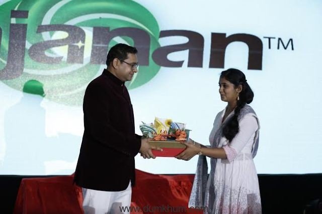 Mr. Nitin Jadhav, Chairman & MD, Gajanan Group of Companies and Ms.Rinku Rajguru-