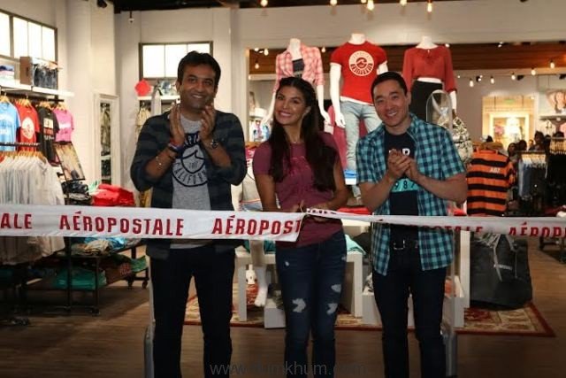 Sumit Dhingra; COO, Aéropostale India, Jacqueline Fernandez and Kenneth Ohashi; Senior Vice President, International and Global Licensing at Aéropostale