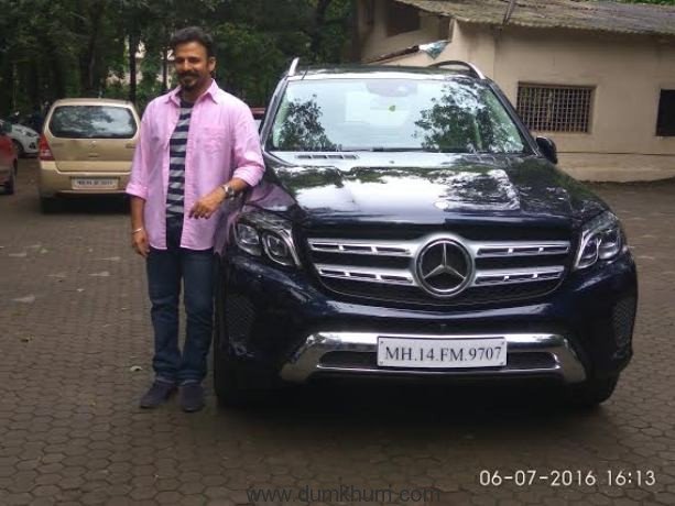 Suresh Oberoi gifts son Vivek on the occasion of his 15 years in the industry -