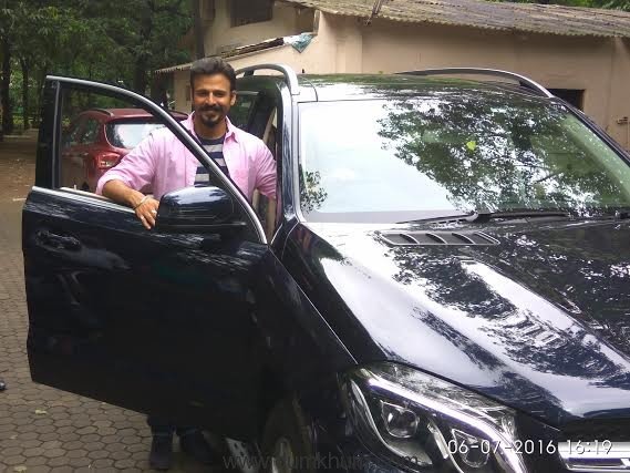 Suresh Oberoi gifts son Vivek on the occasion of his 15 years in the industry -1