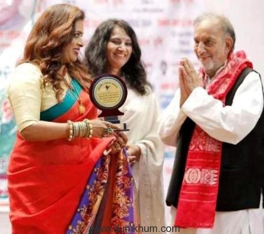 Sangeeta Vardhan recipient of “The Best Judge in TV Reality show at SAMTA AWARDS 2016