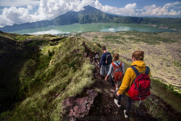 hikers-walking-on-the-caldera-of-mount-batur-bali