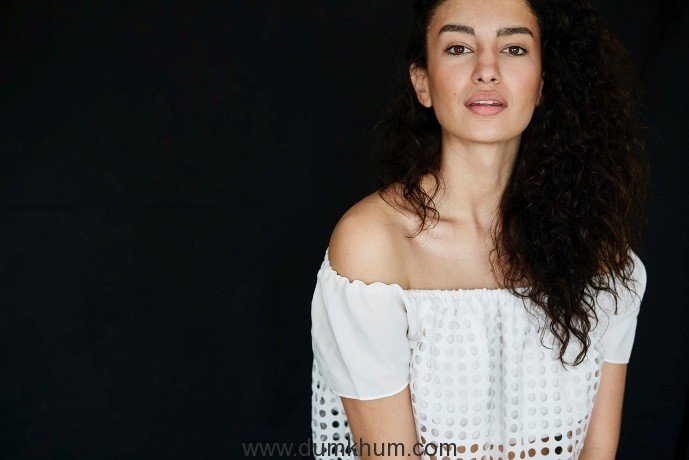 Elena Fernandes roped in for a British film! / Elena Fernandes to feature in Alexander McQueen’s biopic!