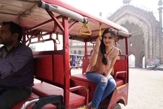 Diana Penty explores Lucknow on a rickshaw!