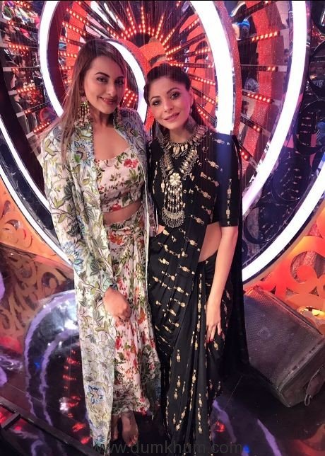 Kanika kapoor looks drop dead gorgeous in Masaba Gupta with her co judge for Om Shanti Om, Sonakshi Sinha