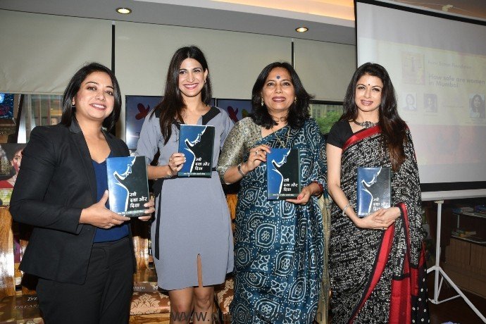 1. Faye D'souza, Aahana Kumra, Abha Singh, Bhagyashree during the book launch STREE DASHA AUR DISHA Writtren By ABHA SINGH DSC_1000
