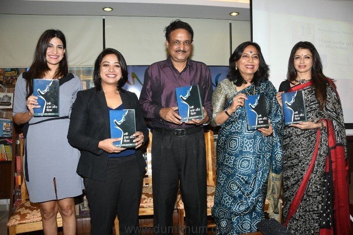 2. Aahana Kumra, Faye D'souza, Yogesh Pratap Singh, Abha Singh, Bhagyashree during the book launch STREE DASHA AUR DISHA Writtren By ABHA SINGH