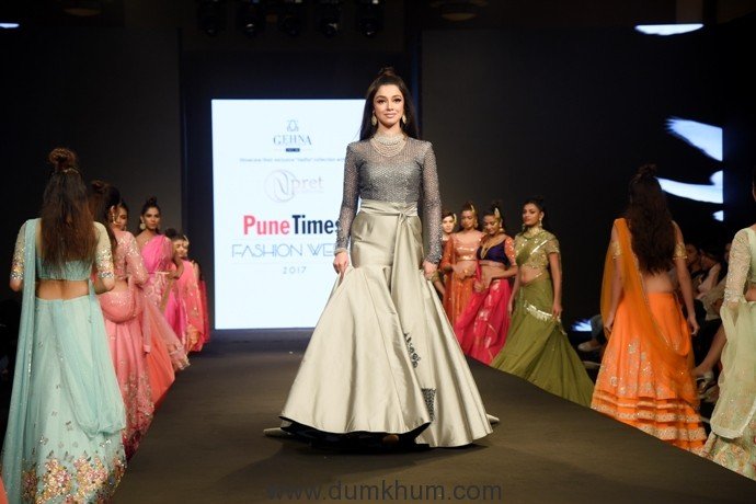 Divya Khosla Kumar walks the ramp for designer Neeta Lulla1