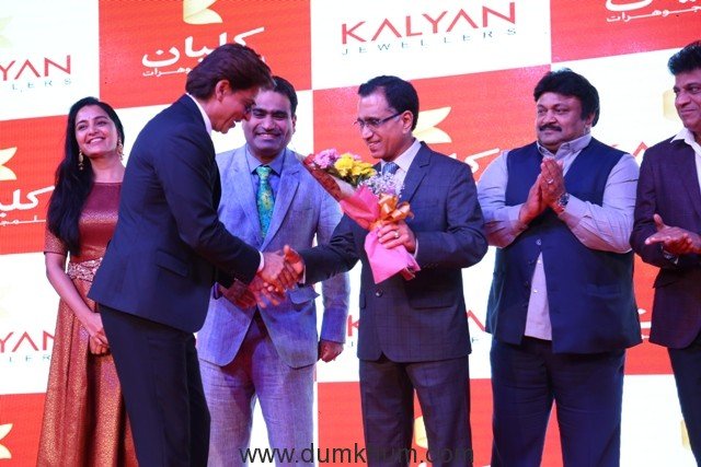 SRK greets TS Kalyanaraman, CMD Kalyan Jewellers