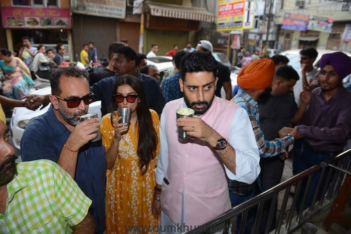 Manmarziyaan star Abhishek Bachchan visits the Golden Temple -1