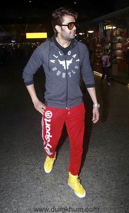 Maniesh Paul at the airport as he returns back to bay-2