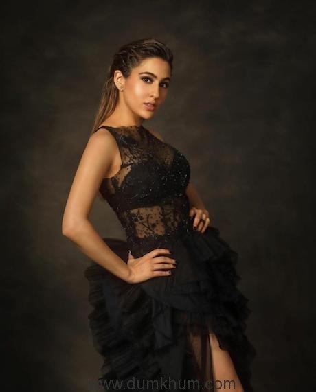 Sara Ali Khan sizzles as she grabs the award for ‘Fresh Face Of The Year