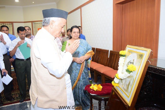 Governor pays tribute to Loknayak Birsa Munda
