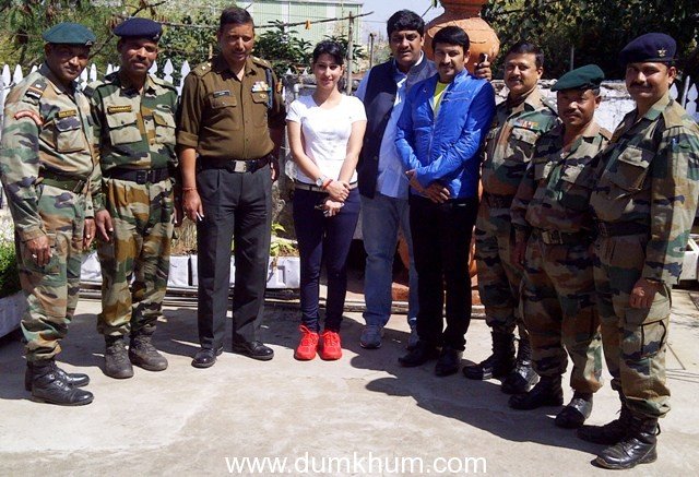 Urvashi Chaudhary and Manoj Tiwari were invited by Army in Ranchi