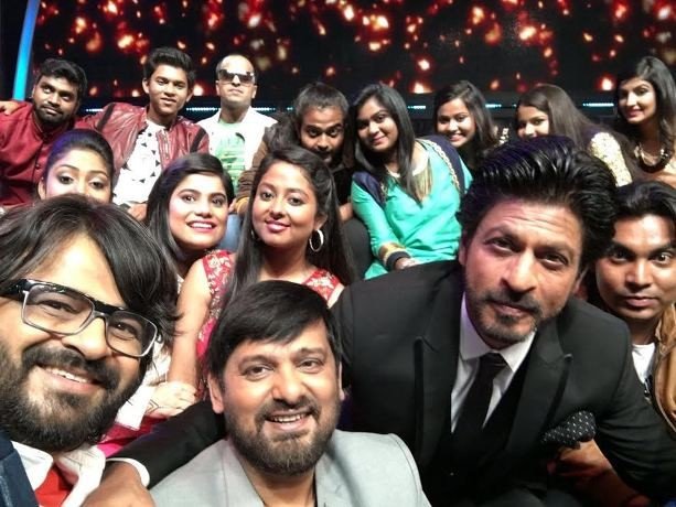 SRK & Pritam at Sa Re Ga Ma Pa 4