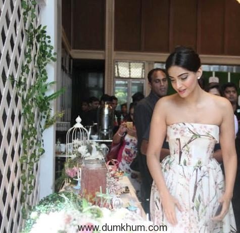An ‘App’solutely amazing High Tea! Sonam Kapoor launches her own App!