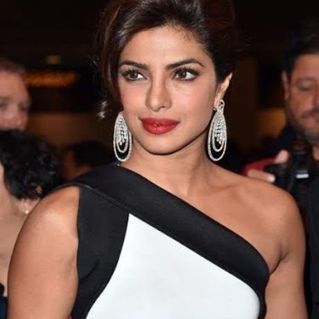 Priyanka Chopra goes all out to announce Quantico in India with a bang!