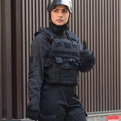 Priyanka Chopra inspires fans to pursue careers in law enforcement !