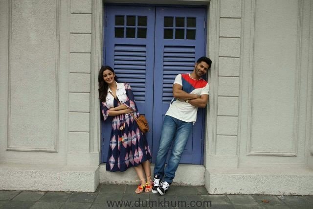 varun-dhawan-and-alia-bhatt-are-currently-shooting-in-singapore