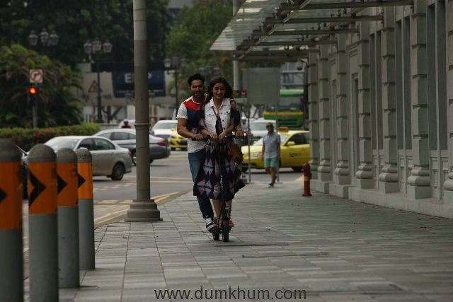 varun-dhawan-and-alia-bhatt-are-currently-shooting-in-singapore
