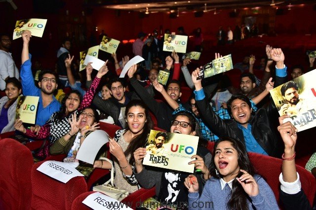 ufo-movies-sharukh-khan-launches-raees-trailer-and-interacted-live-with-9-city-audience