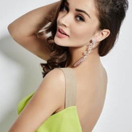 Amy Jackson embraces body flaws, flaunts them too!