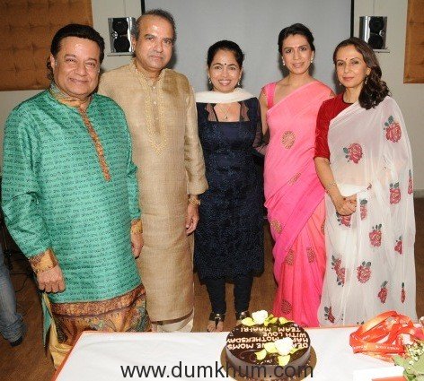 5. Anup Jalota, with Suresh Wadkar, PAdma Wadekar Shivrani Somaia, Vandana Somaia during music Launch fo the album MAAI RI DSC_3318
