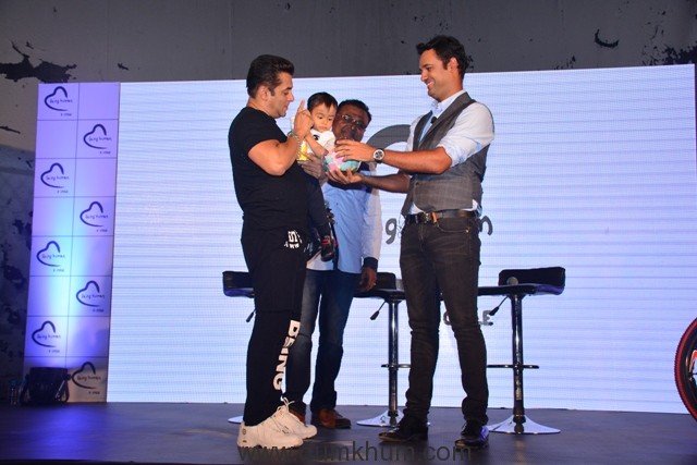 Salman Khan and Rehan Poncha, Olympian Swimmer & Arjuna Awardee conduct a lucky draw at the launch of Being Human Electric Cycle launch