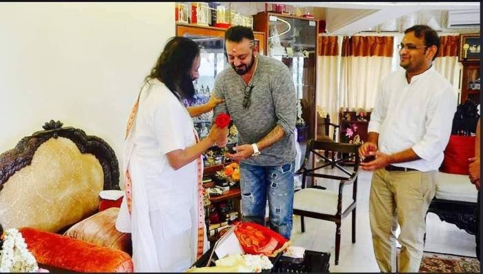 Sanjay Dutt meets Sri Sri Ravi Shankar