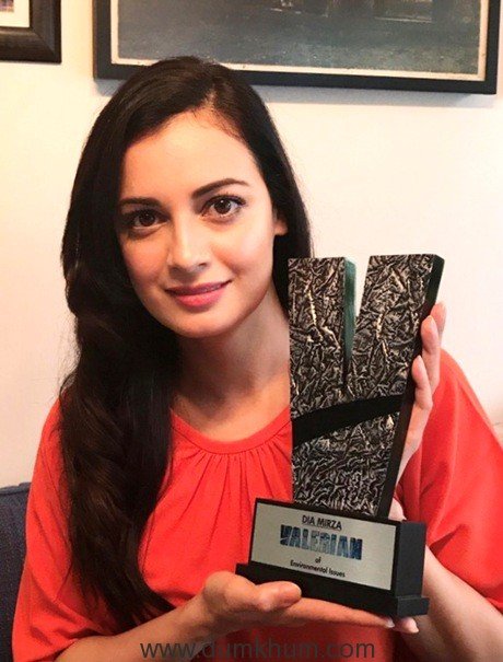 Dia Mirza with the Trophy
