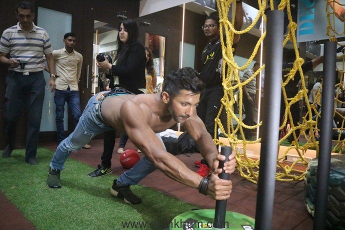 Terence Lewis working out at Jungle Themed Golds Gym Bandra