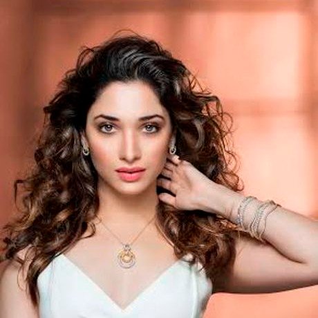 Tamannaah Bhatia To Play South remake of “Queen” in Telugu !