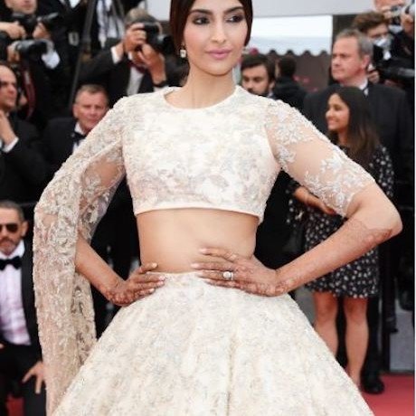 Sonam Kapoor’s first red carpet look – L’Oréal Paris ambassador Sonam Kapoor knows how to make heads turn!