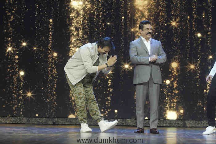 Vivek Oberoi bowing down to Kamal Hssan oon India's Best Dramebaaz
